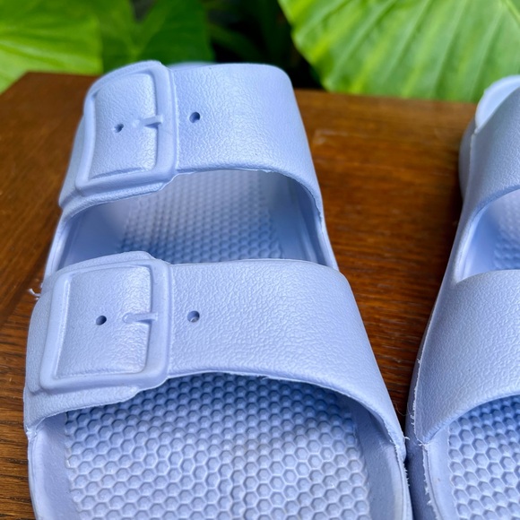 Women's Double Buckle Slide with Everywear@ Technology - Picture 2 of 3